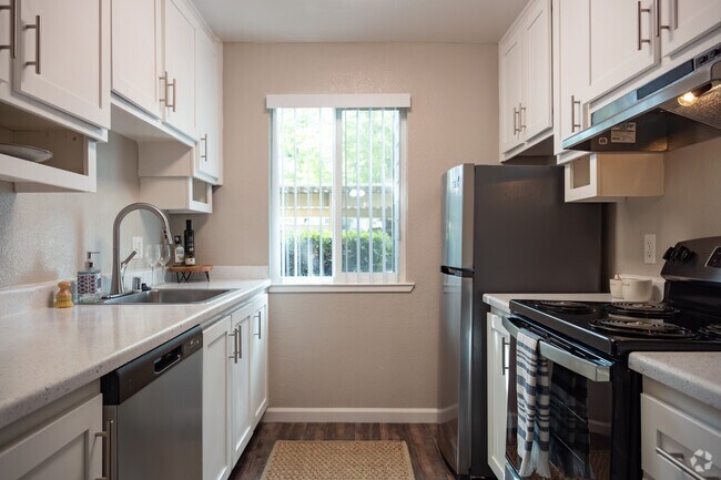 2 habitaciones, 1 baño, 820 pies cuadrados, cocina - Oak & Ivy