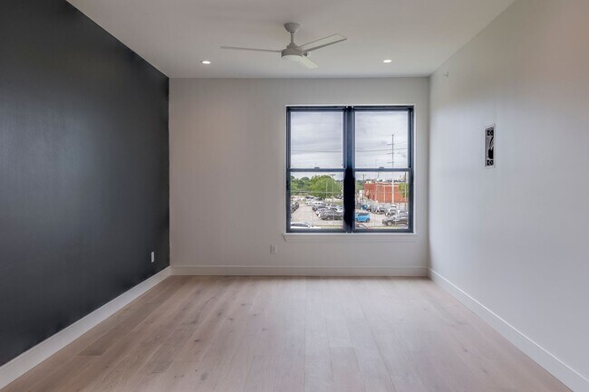 Foto del edificio - 309 W Daggett Ave