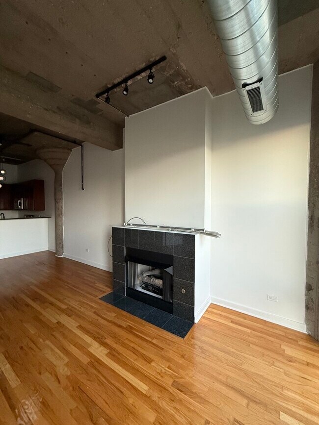 Foto del edificio - 1071 W 15th St