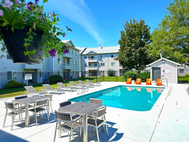 Piscina Willowbrook - Willowbrook Apartments