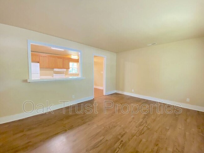 Foto del edificio - 1227 Mathis Ferry Rd