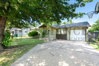 Building Photo - 749 N Westridge Dr