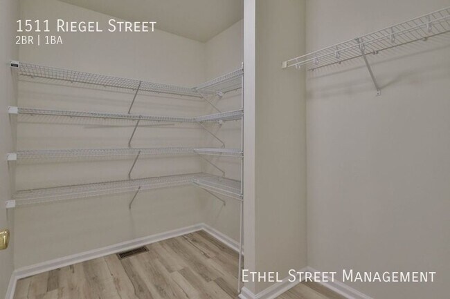 Foto del edificio - 1511 Riegel St