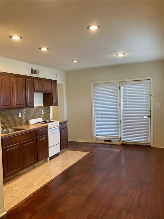 Building Photo - 2703 Swisher St