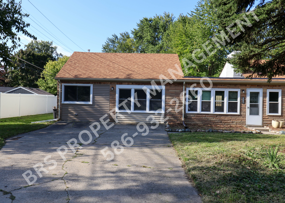 Primary Photo - Remodeled Duplex with 2 bedroom 2 full bat...