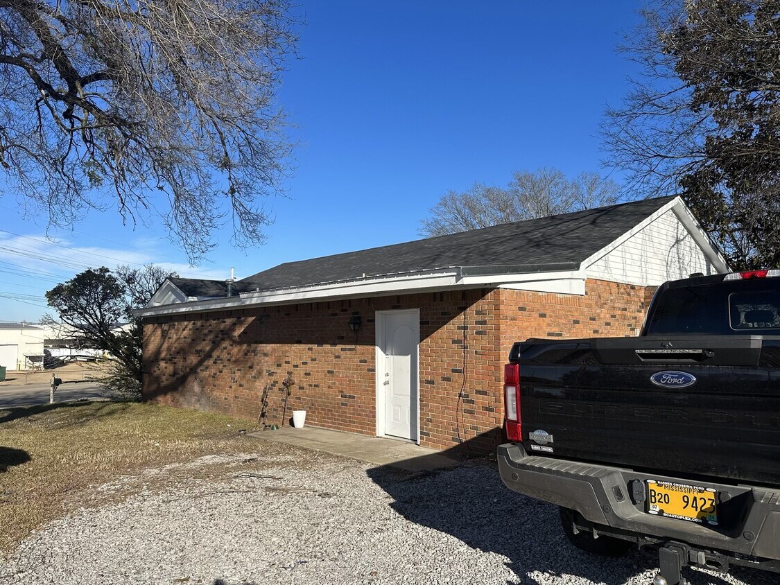 Primary Photo - 1302 Erin St