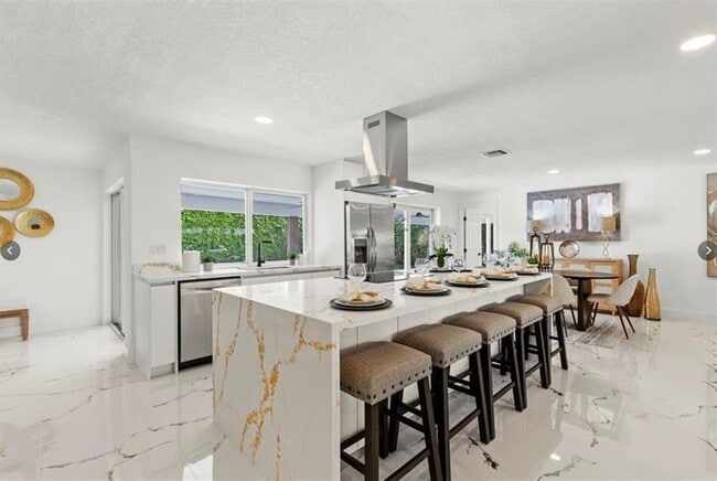 Foto del edificio - 1365 SW 14th St