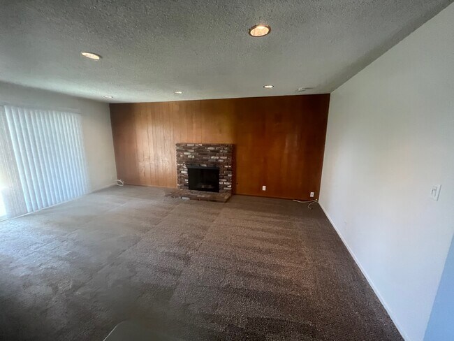 Building Photo - 8822 De Ville Cir