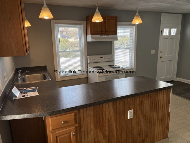 Building Photo - 47 Pine St