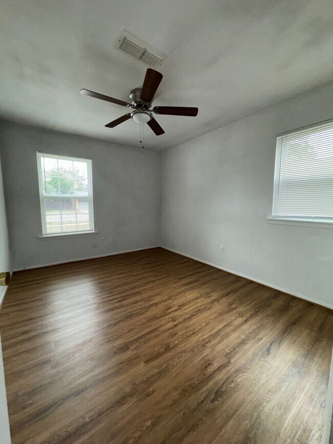 Building Photo - 5513 Pinto Ln