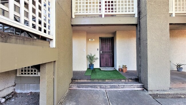 Building Photo - 680 Dartmore Ln