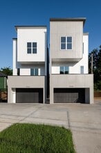 Building Photo - 3344 Sauer St