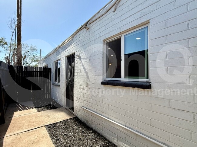 Building Photo - 609 S Bellview