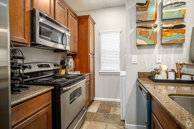 2HAB, 2BA - 1,025 ft² - The Phoenician
