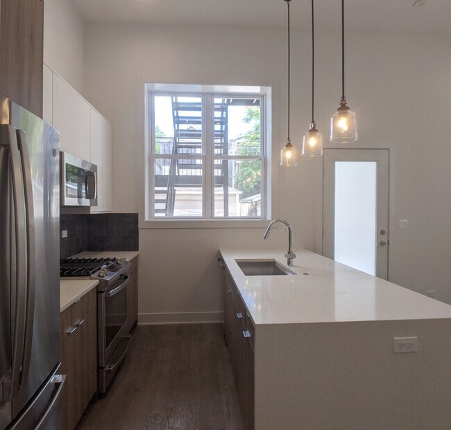 Foto del edificio - 2120 W Belmont Ave
