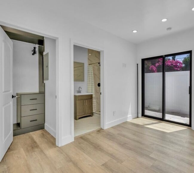 Building Photo - 14123 Califa St