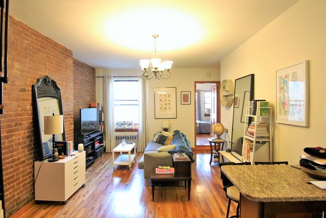 Building Photo - 315 W 100th St
