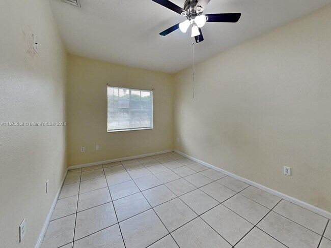Foto del edificio - 17000 NW 52nd Ave