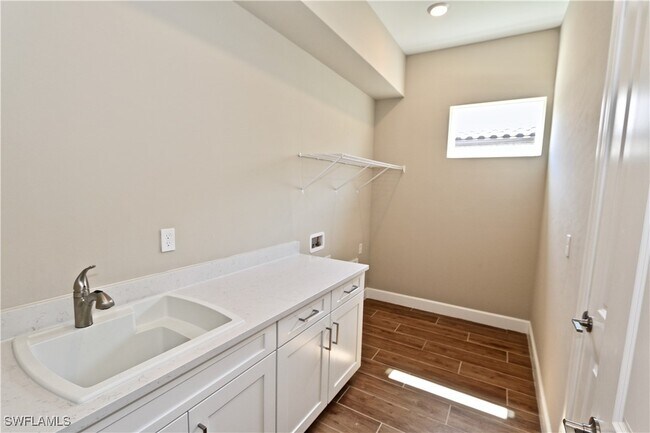 Foto del edificio - 8437 Rosa Ct