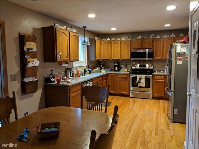 Building Photo - 3 br, 2 bath House - 15 Pound Rd