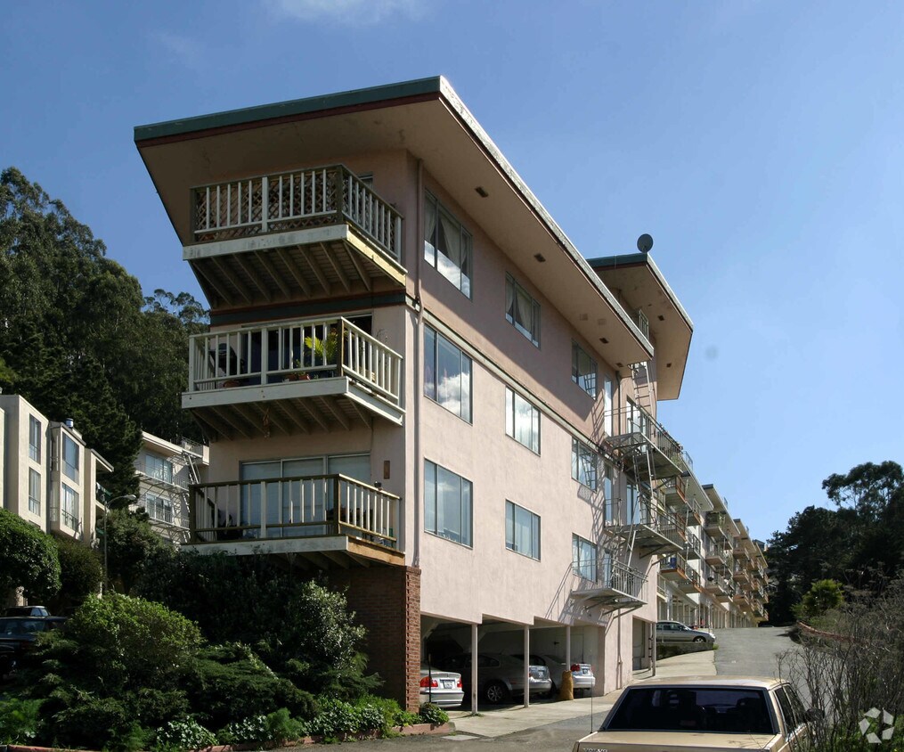 Building Photo - 485 Warren Dr