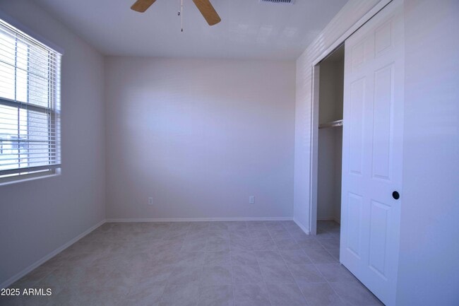 Foto del edificio - 19535 W Windsor Ave