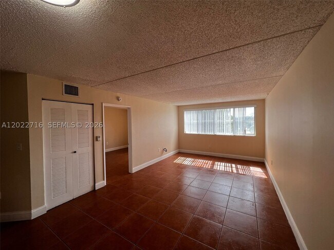 Foto del edificio - 6195 NW 186th St
