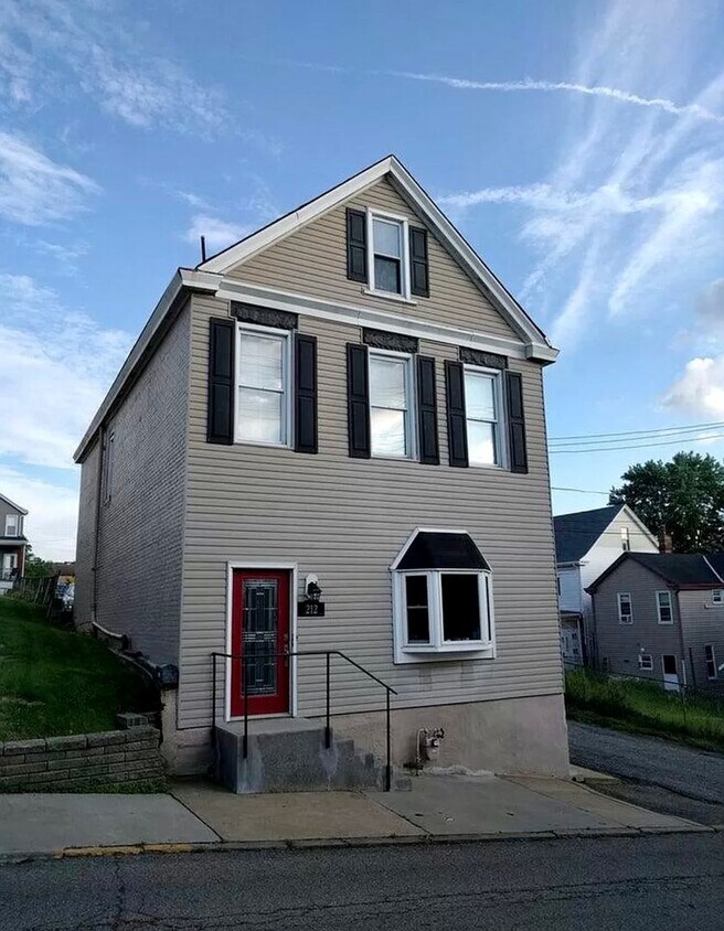 Primary Photo - Must See! - 3 Bedroom 2 Bathroom - Pittsburgh