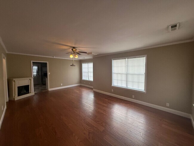 Foto del edificio - 108 A-B Scott Ave