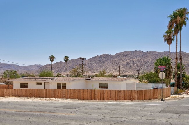 Building Photo - 71897 Sunnyslope Dr