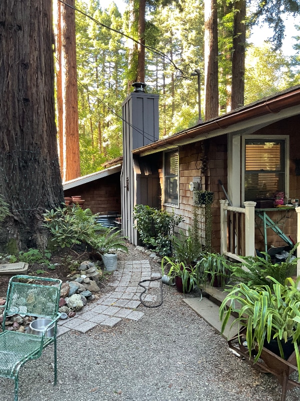 Building Photo - 131 Redwood Way
