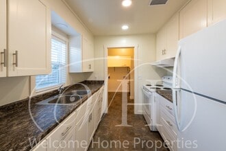 Building Photo - 503 E Pine St