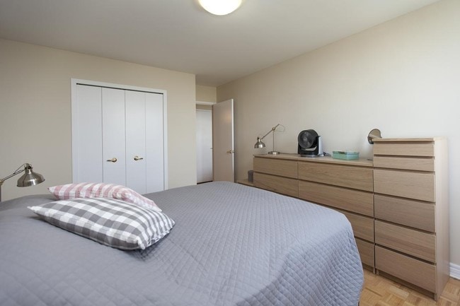 Interior Photo - Royale Towers