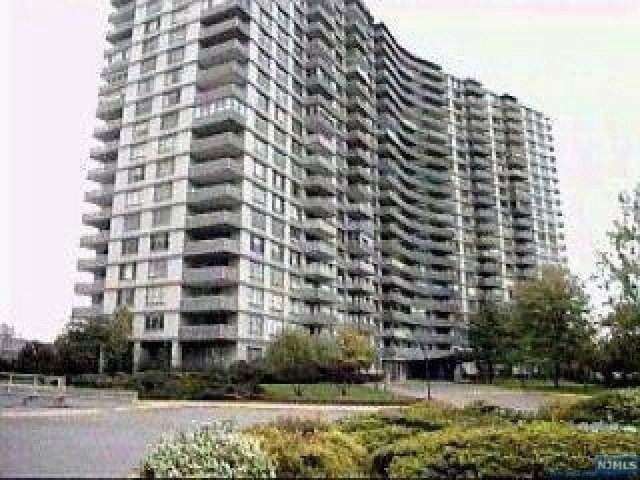 Primary Photo - 2100 Linwood Ave
