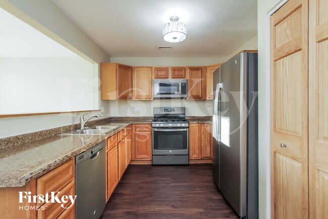 Building Photo - 1033 Four Seasons Blvd