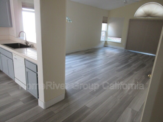 Building Photo - 121 Gilded Rock Cir