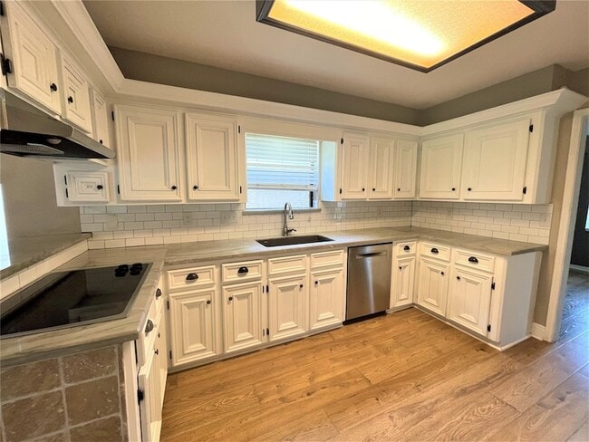 Building Photo - 22907 Provincial Blvd