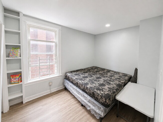 Building Photo - 7621 S Eberhart Ave