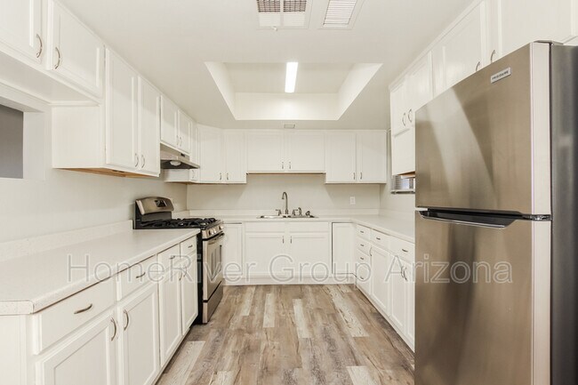 Foto del edificio - 2458 E Coronado Rd