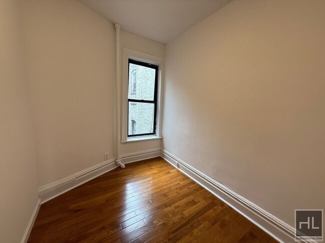 Building Photo - YORK AVENUE