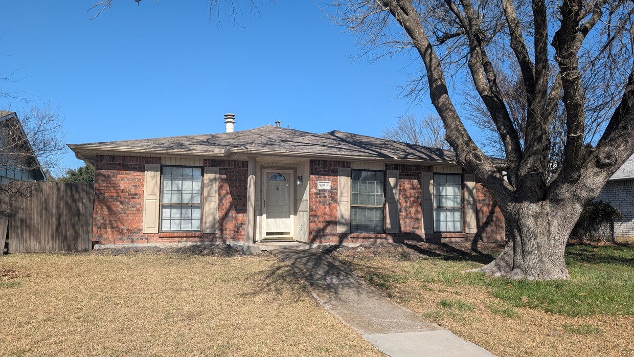 Front House - 9013 Vagas Dr