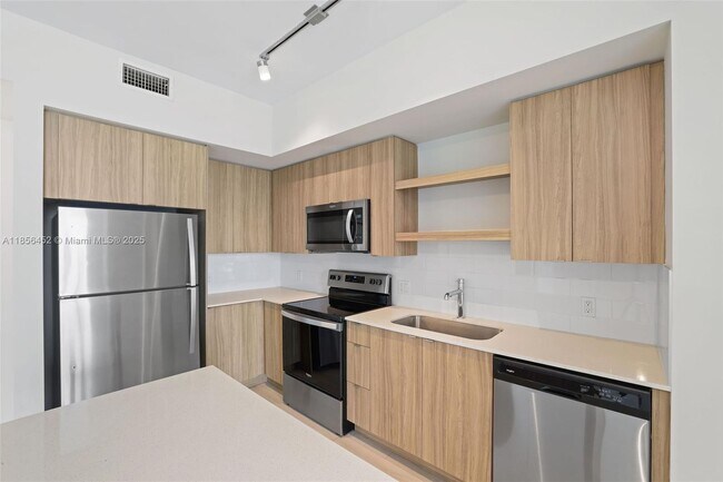 Foto del edificio - 555 NE 8th St