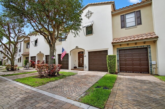 Building Photo - 320 Via Villagio