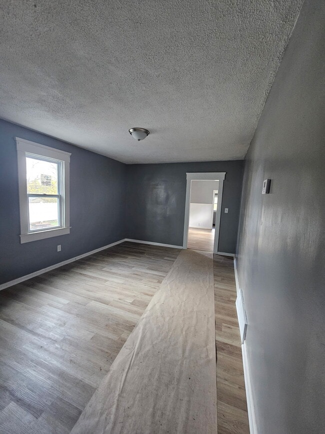 Building Photo - 7815 Rosewood Ave