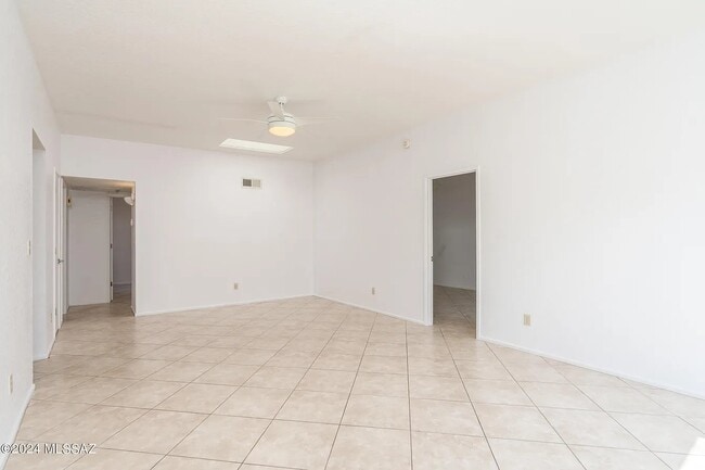 Building Photo - 4461 E Bullrush Ln