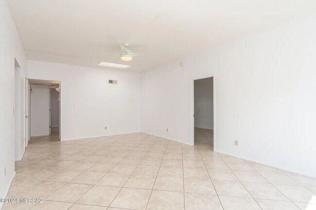 Foto del edificio - 4461 E Bullrush Ln