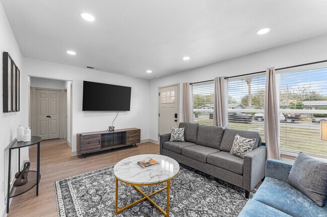 Foto del edificio - 4301 Sherwood Dr