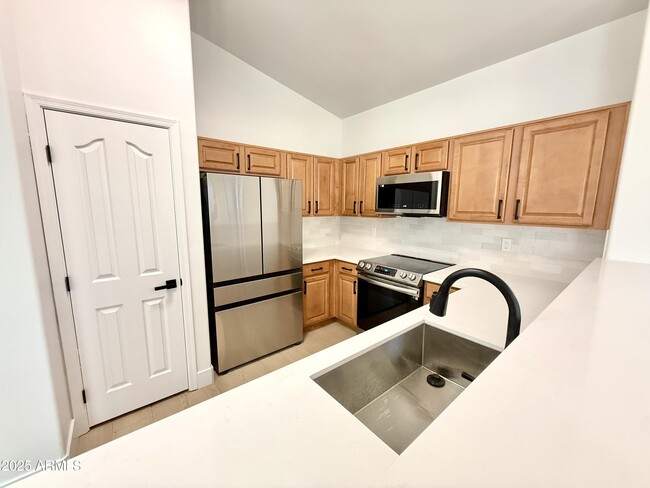 Building Photo - 34746 N 30th Dr