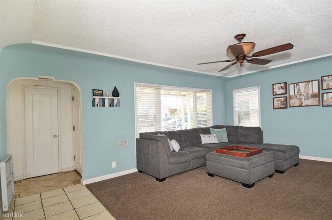 Building Photo - 2 br, 1 bath House - 125 E Shields Ave