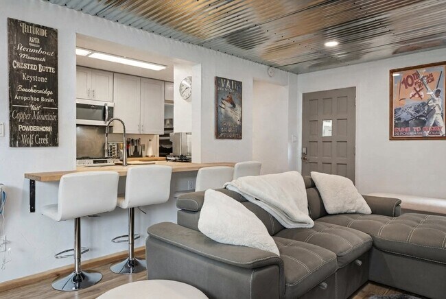 Foto del edificio - 927 Red Sandstone Rd